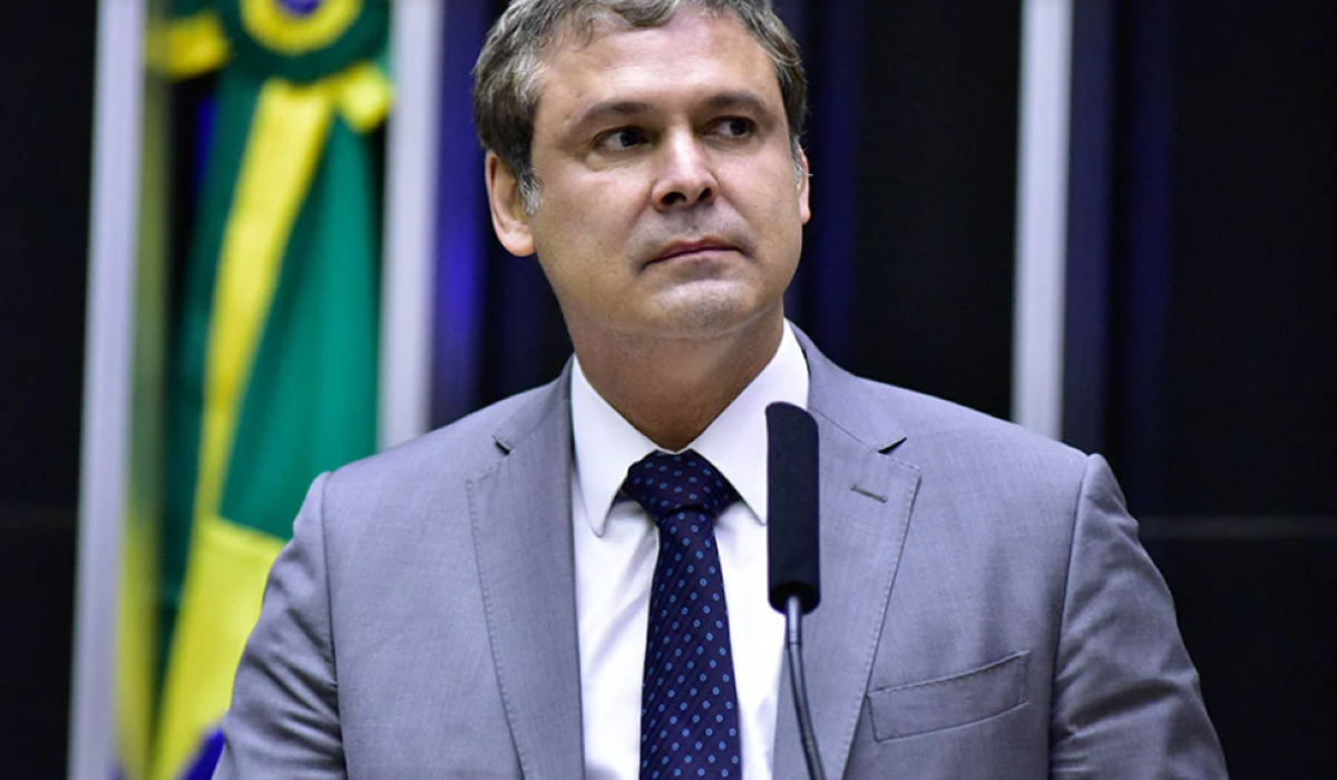 "Ataque ao STF é pela possibilidade de prisão de Bolsonaro pelo 8 de janeiro", diz Lindbergh Farias