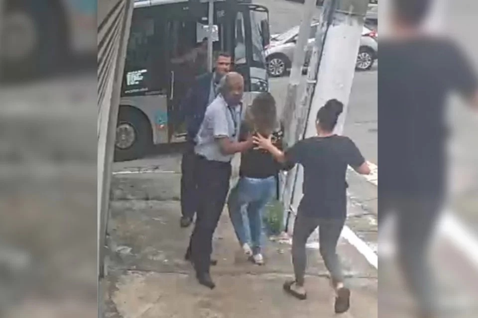 Mulher é salva de tentativa de estupro por motorista de ônibus em SP