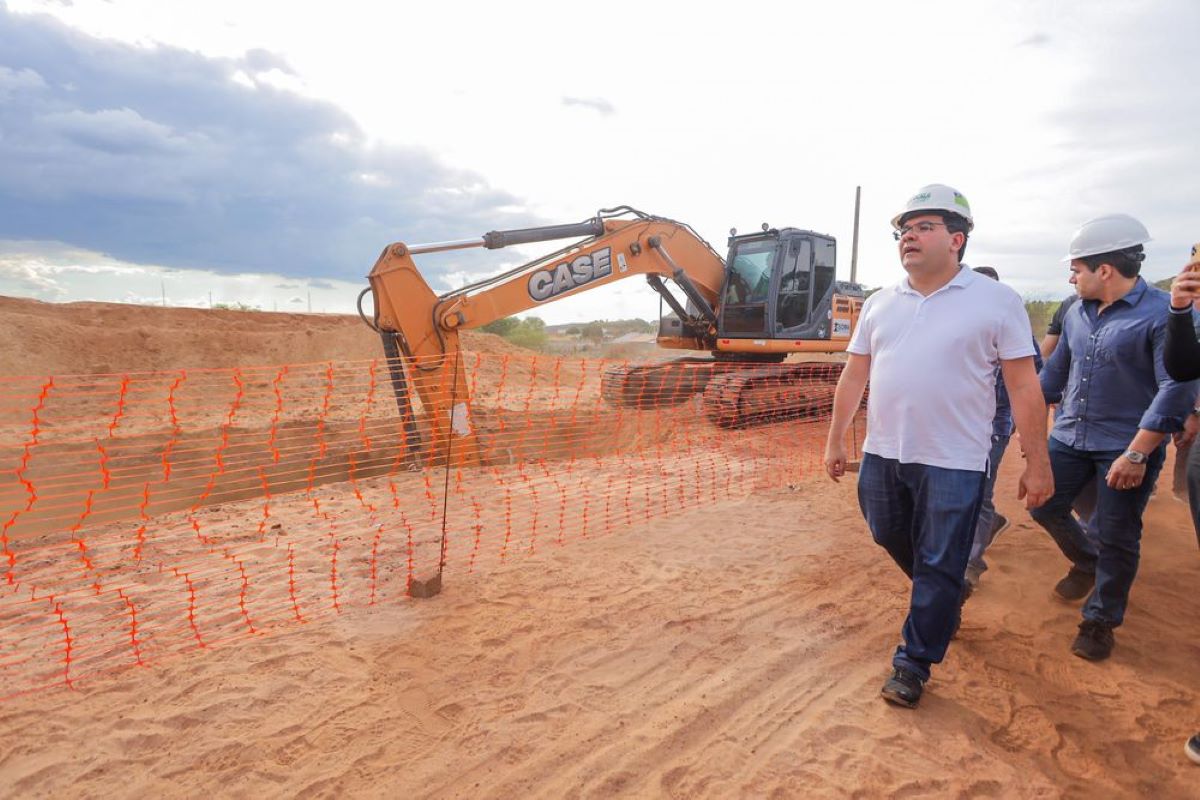 Picos, Sussuapara, Paquetá: Rafael visita obras e entrega serviços