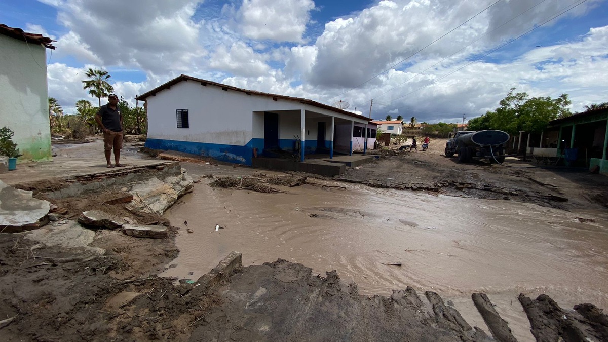 Após forte chuva, barragem rompe e água atinge comunidade em Assunção do Piauí