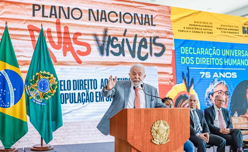 Solidariedade: Lula promete mudança de vida para moradores de rua