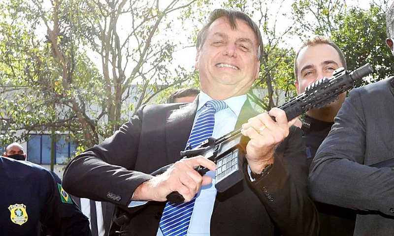 Mais de um milhão de armas entrou em circulação durante governo Bolsonaro