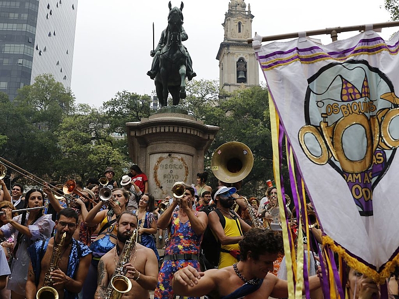 Covid-19: Primeiro Carnaval do "novo normal" demanda precauções