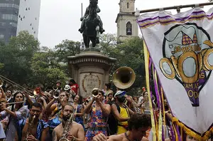 Ele voltou! Depois de dois anos, Brasil volta às ruas para o Carnaval, mas pandemia ainda exige cuidados(Reprodução/agência Brasil)