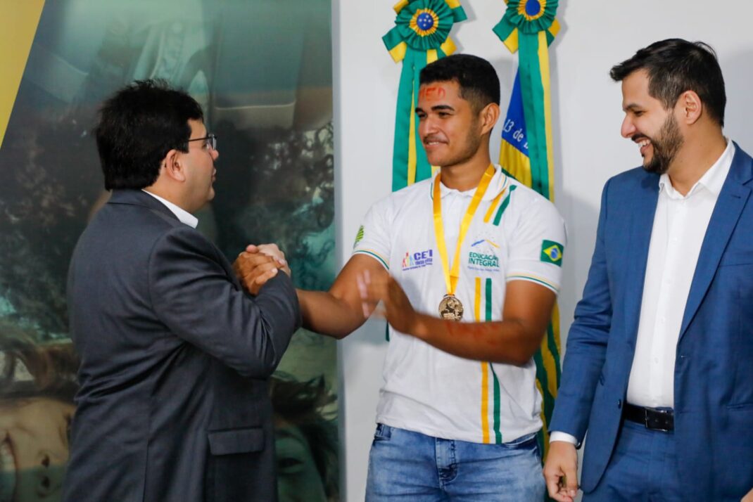 Francisco Rafael, aluno Castelo do Piauí, aprovado em 1º lugar em medicina na Ufpi