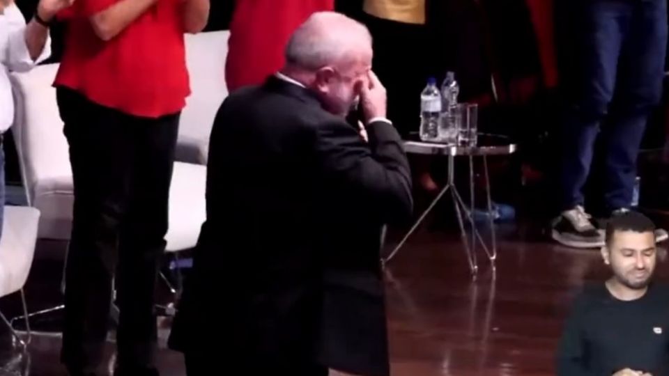 Vídeo: emocionado, Lula chora durante aniversário do PT