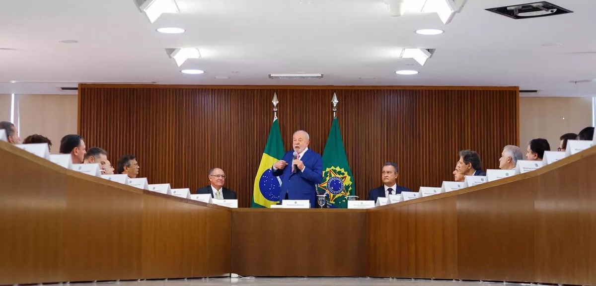 Lula em reunião ministerial