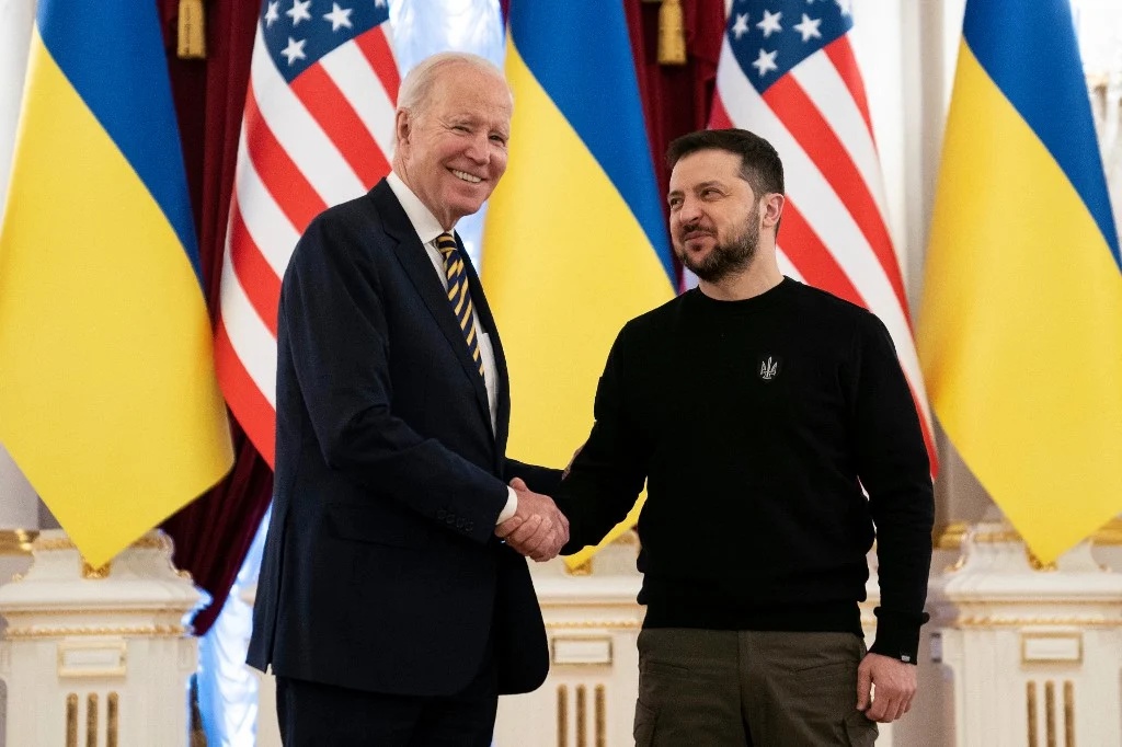 O presidente dos EUA, Joe Biden e o presidente da Ucrânia, Volodymyr Zelensky