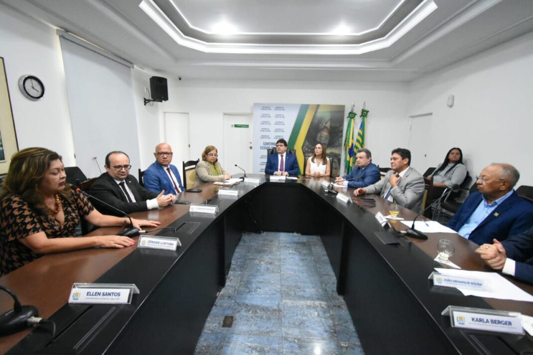 Reunião no Palácio de Karnak