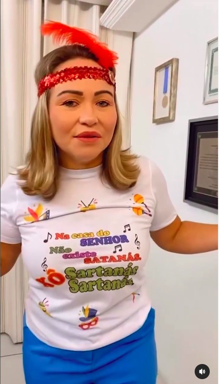 A vereadora Ana Paula e sua camiseta “Fora Satanás”
