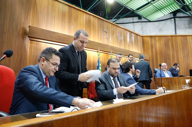 Assembleia aprova novo piso dos professores do Estado