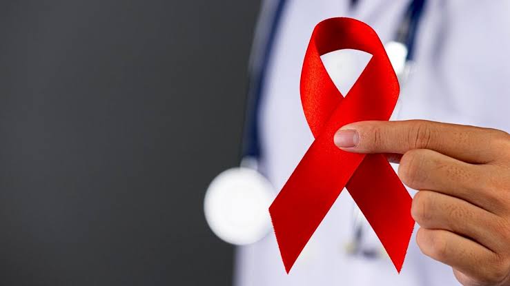 Mulher é curada do HIV após transplante de células-tronco