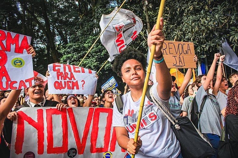 Nas ruas, manifestações estudantis descartam a possibilidade de 'reformar a reforma'