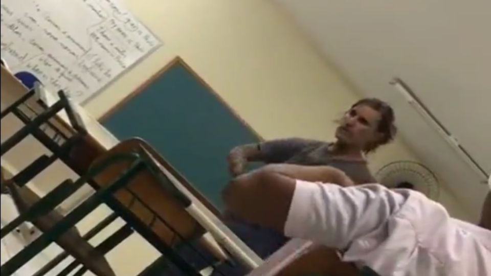 Vídeo: afastado por apologia ao nazismo, professor volta a defender Hitler em sala de aula