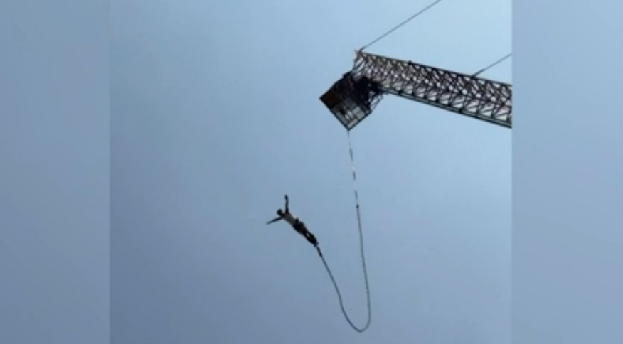 Vídeo: Corda de bungee jump arrebenta e turista sai vivo após queda de 30 metros