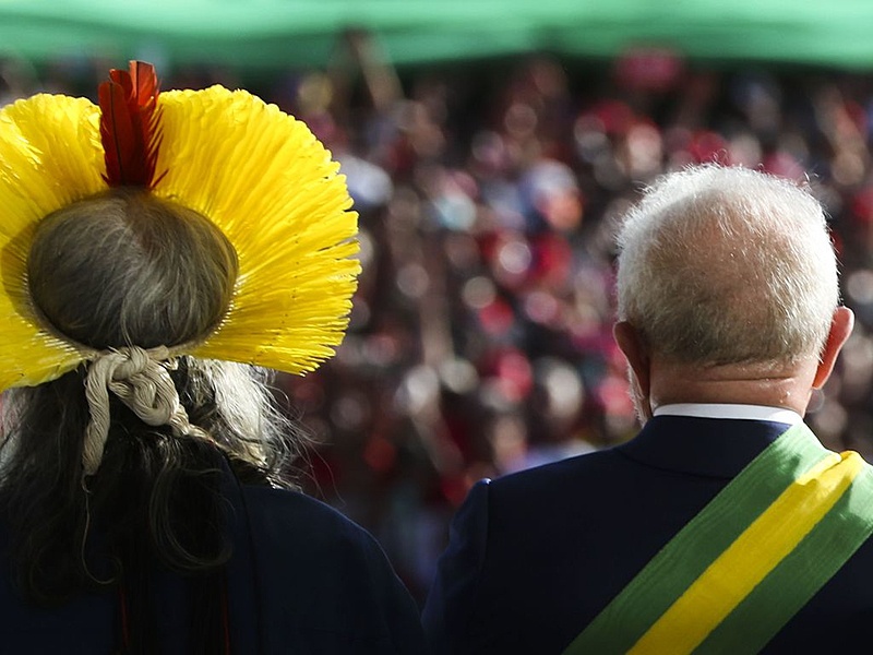 Cacique Raoni e Lula na cerimônia da posse em 1ª de janeiro de 2023