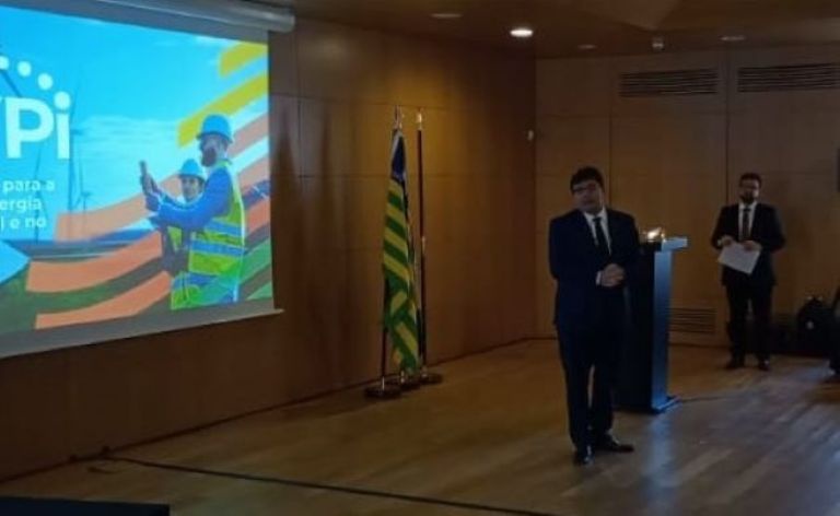 Governador do Piauí, Rafael Fonteles, fala para o público no Summit Piauí-Europa Hidrogênio Verde