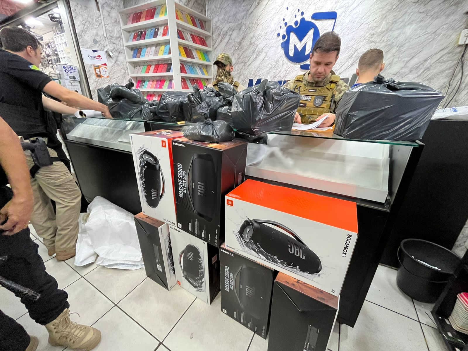 Segurança deflagra Operação Interditados II e fecha lojas de celulares em Teresina