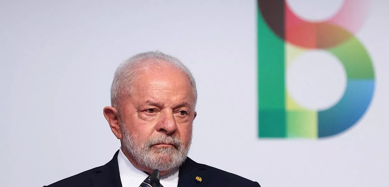 Em Portugal, Lula critica juros do BC: "ninguém toma empréstimo a 13,75%"