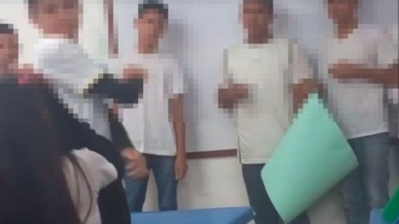 Vídeo: aluno fura colega de turma após se irritar em apresentação de trabalho