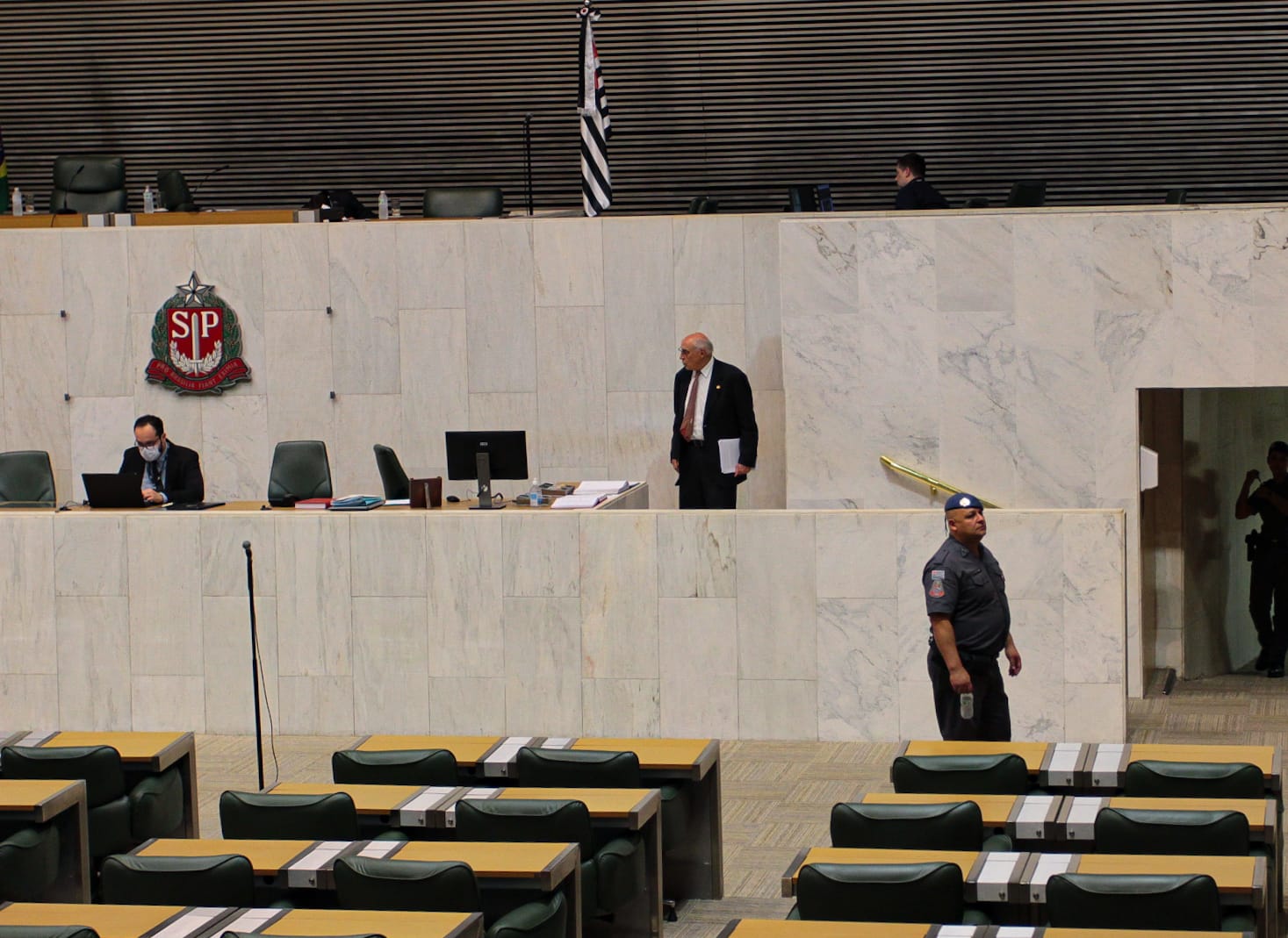 SP tem 94 deputados estaduais! Só Suplicy compareceu à sessão da Assembléia Legislativa