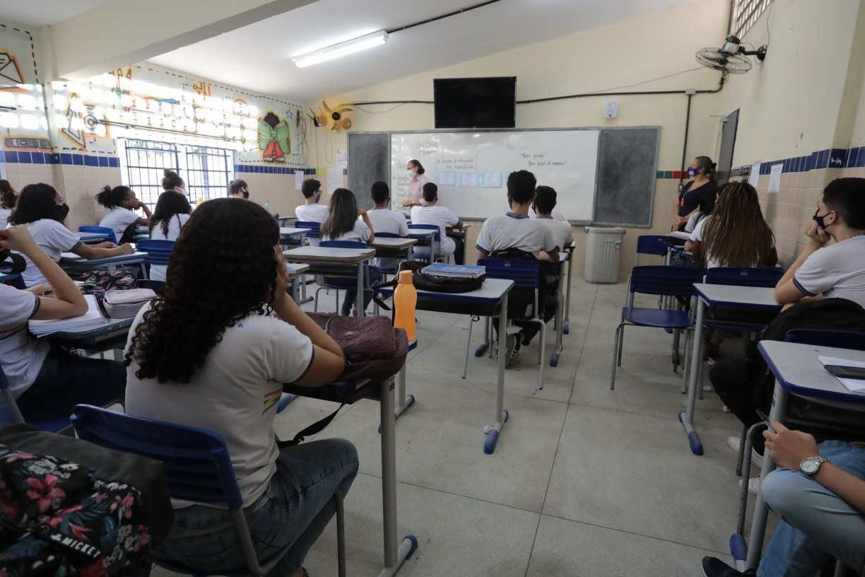 Educação em tempo integral e as drogas