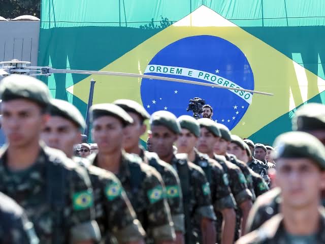 Exército gasta mais com pensões a viúvas e herdeiros de generais do que com soldados e cabos