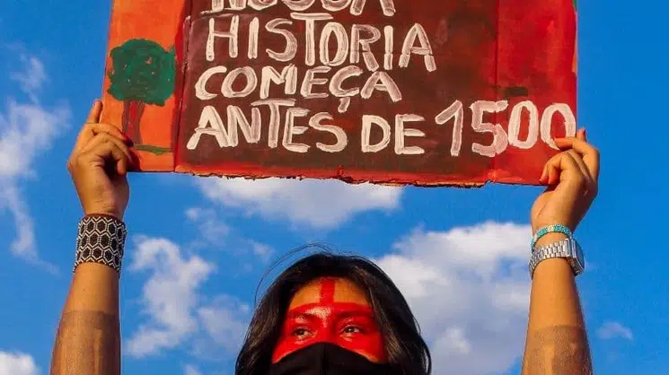 Indígena protesta contra Marco Temporal (Foto: Sofia Lisboa)