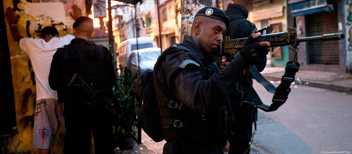 Policiais negros: ascensão social pela farda e racismo