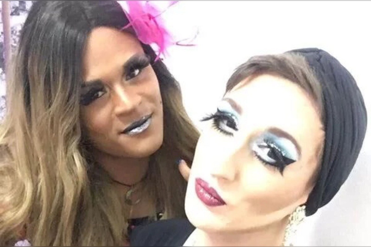 Lunna Black (esq) e Yago França, montado como a drag Amélia Lovett