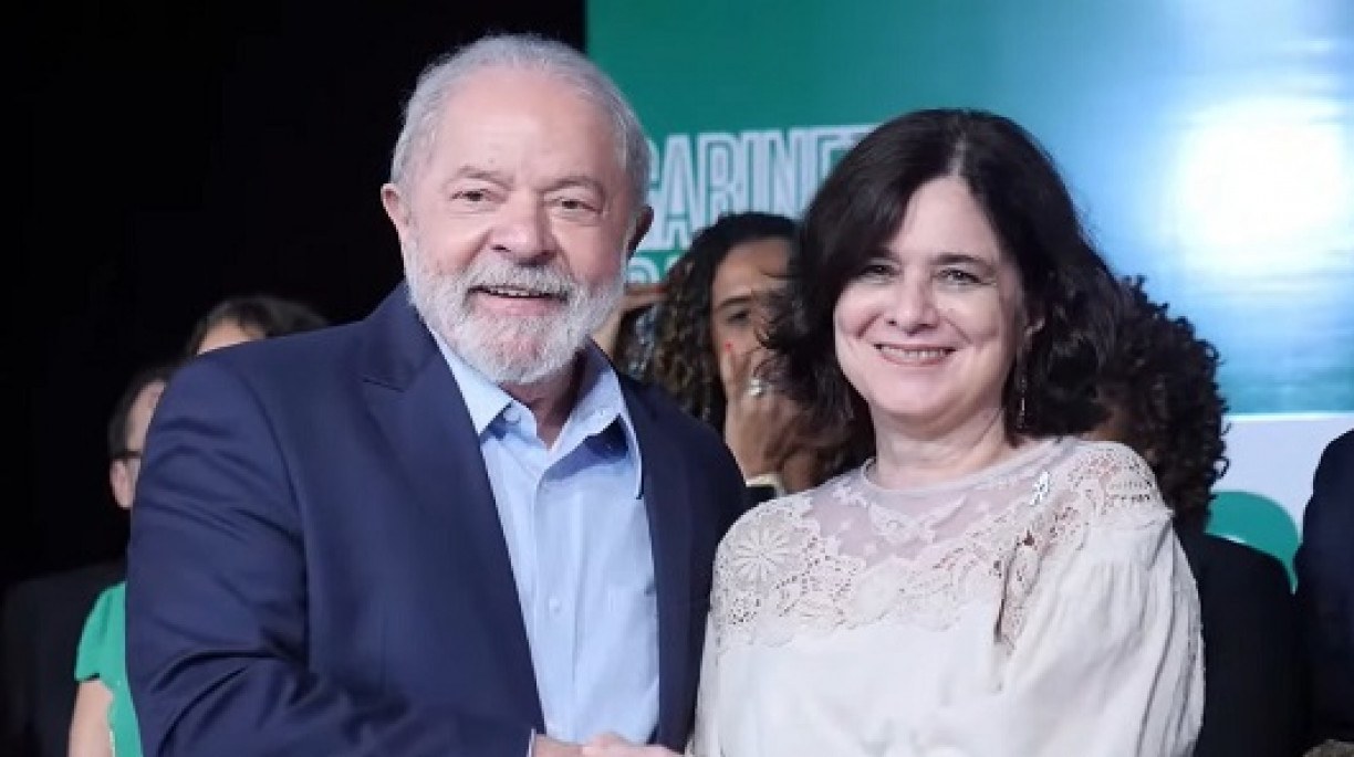 Vídeo: Lula confirma permanência de Nísia no Ministério e piso retroativo para enfermagem