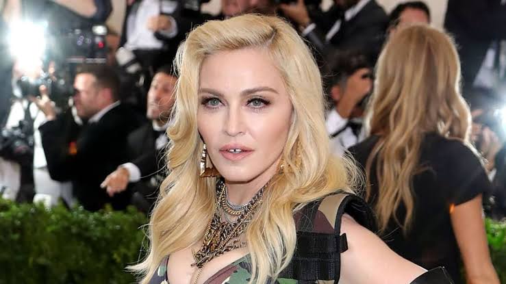 Madonna é internada em UTI com séria infecção bacteriana e cancela turnê