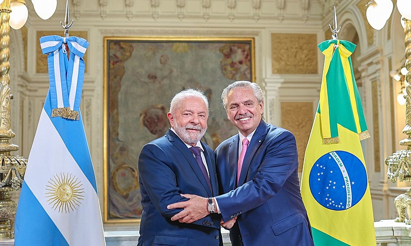 Presidente Lula em reunião com o Presidente da Argentina, Alberto Fernández, durante reunião em Buenos Aires