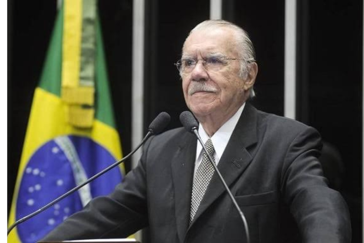 José Sarney se recupera após quebrar braço e clavícula durante o carnaval