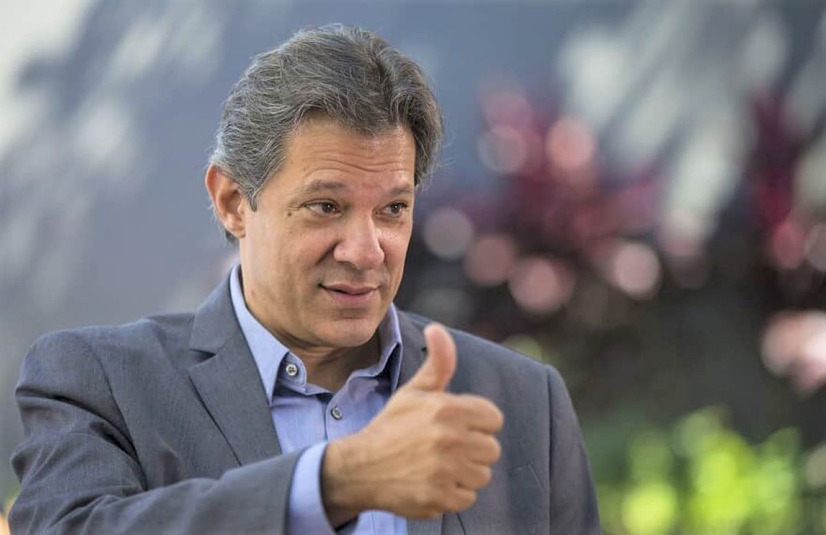 A agência eleva nota de crédito do Brasil. Haddad comemora