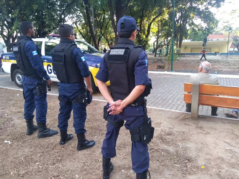 Guarda Civil é baleado e tem a arma roubada por bandidos em Teresina