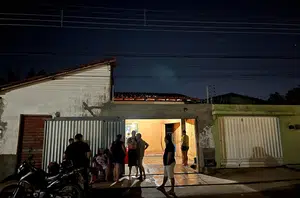 Idosa morre vítima de bala perdida na porta de casa em Teresina(TV Antena 10)