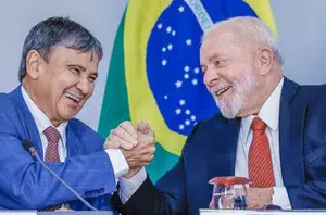 Lula, ao lado do ministro Wellington Dias(Ricardo Stuckert)