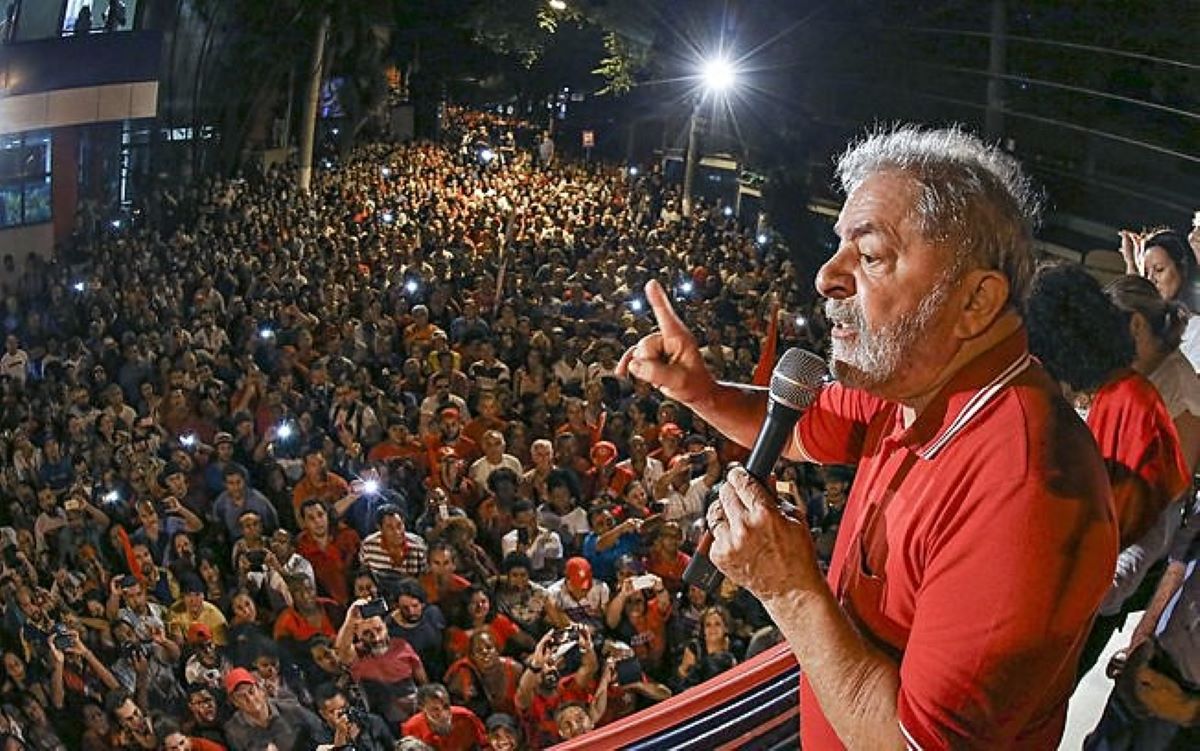 Coalizão com bloco de Lira pode fazer Lula perder apoio popular