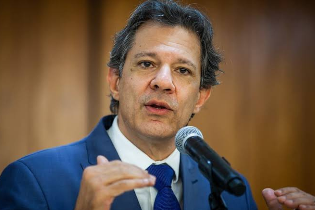 Haddad esquece de defender importância do serviço público