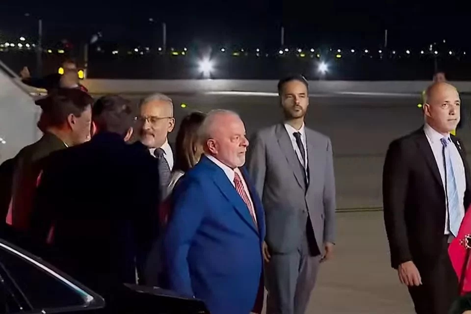 Lula desembarca em Nova Délhi para Cúpula do G20