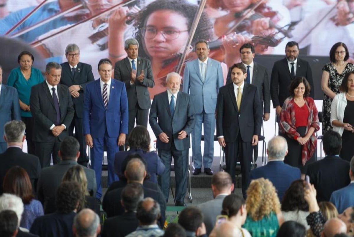 Brasil quer conectar escolas. No Piauí todas já possuem internet banda larga!