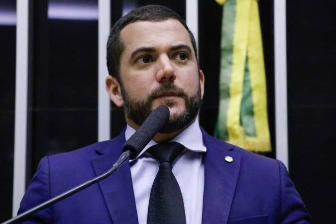 Web comemora ação da PF contra deputado bolsonarista