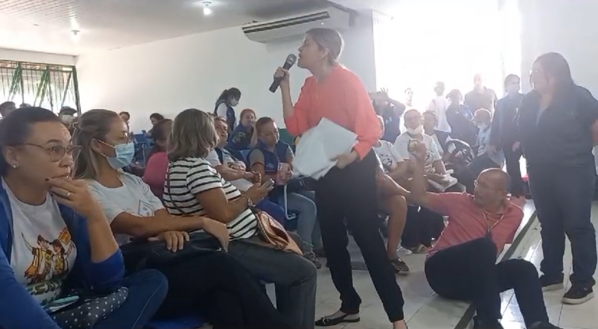 Vídeo: Gracinha do Mão Santa invade reunião de secretários em Parnaíba