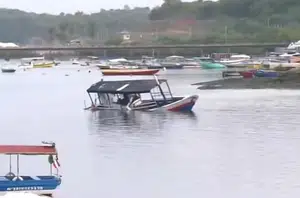 Embarcação naufraga e mata ao menos cinco pessoas na Bahia(Reprodução)