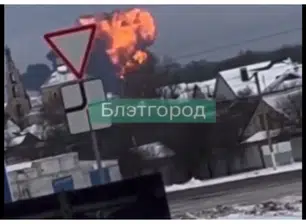 Explosão após queda de avião militar russo cai com prisioneiros ucranianos