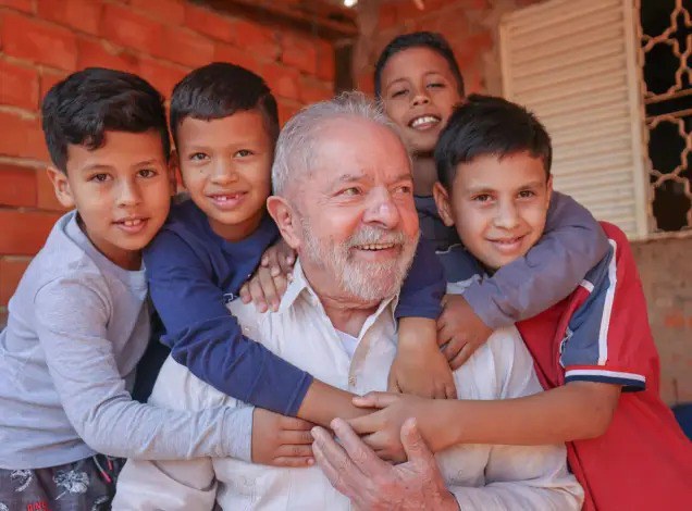 Lula amplia proteção a menores