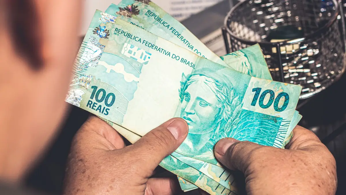Novo salário mínimo de R$ 1.412 passa a ser pago a partir desta semana