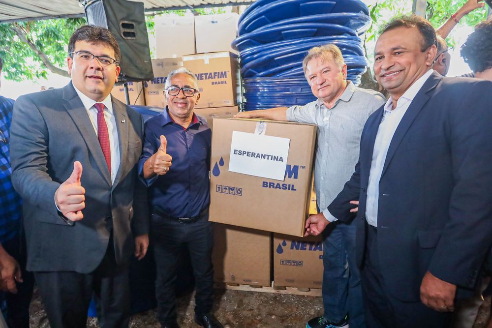 Rafael Fonteles entrega 386 kits de irrigação a agricultores no Piauí