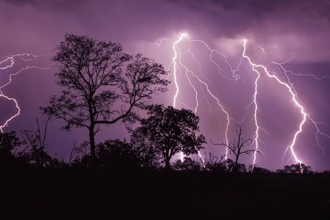 Saiba como se proteger de raios durante tempestades